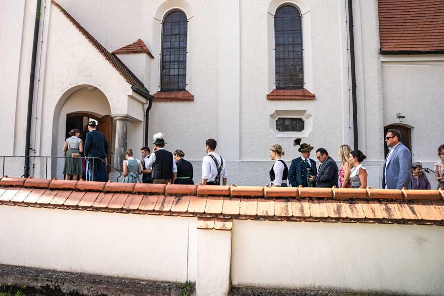 Hochzeitsreportage im Bayerischen Voralpenland Kirche