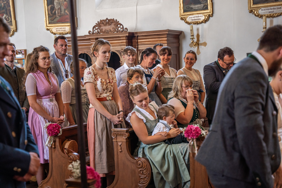 Hochzeitsreportage im Bayerischen Voralpenland Kirche