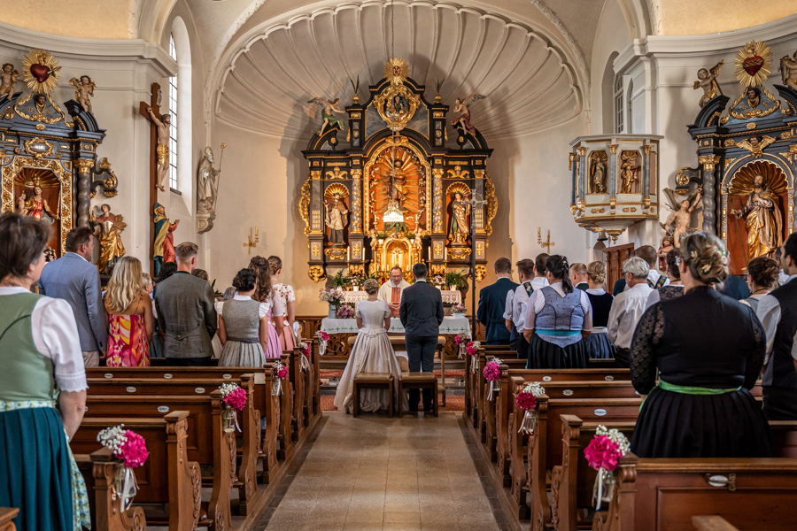 Hochzeitsreportage im Bayerischen Voralpenland Kirche