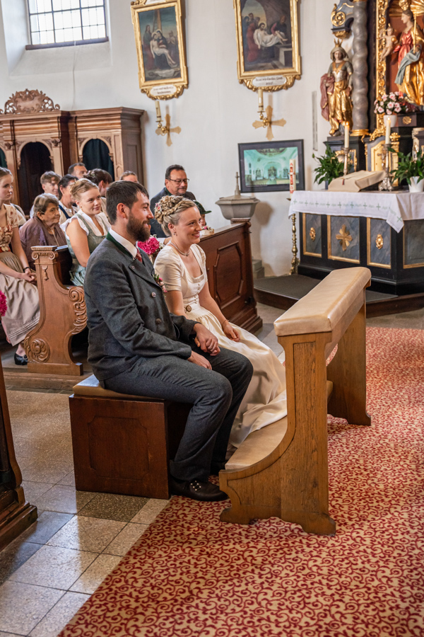 Hochzeitsreportage im Bayerischen Voralpenland Kirche