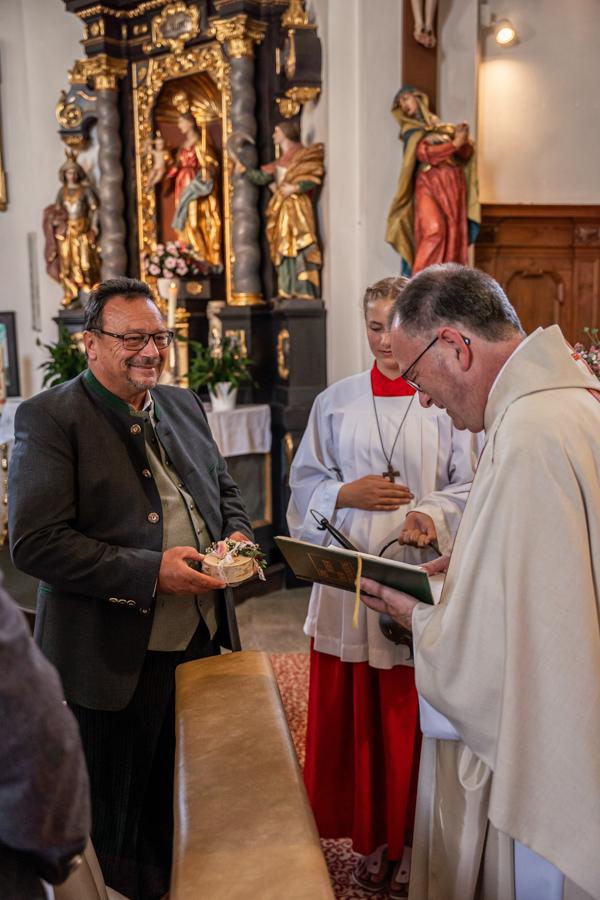 Hochzeitsreportage im Bayerischen Voralpenland Kirche