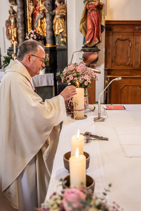Hochzeitsreportage im Bayerischen Voralpenland Kirche