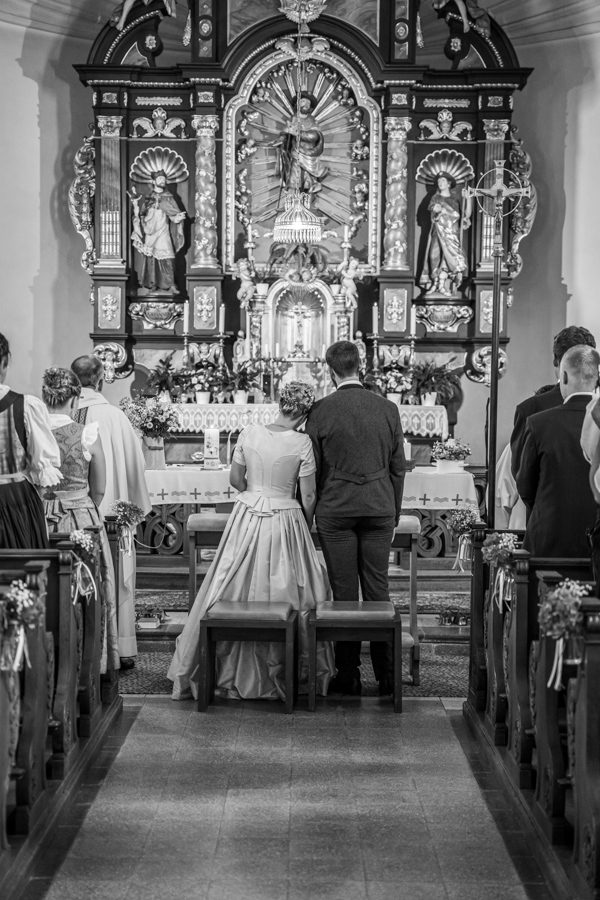 Hochzeitsreportage im Bayerischen Voralpenland Kirche