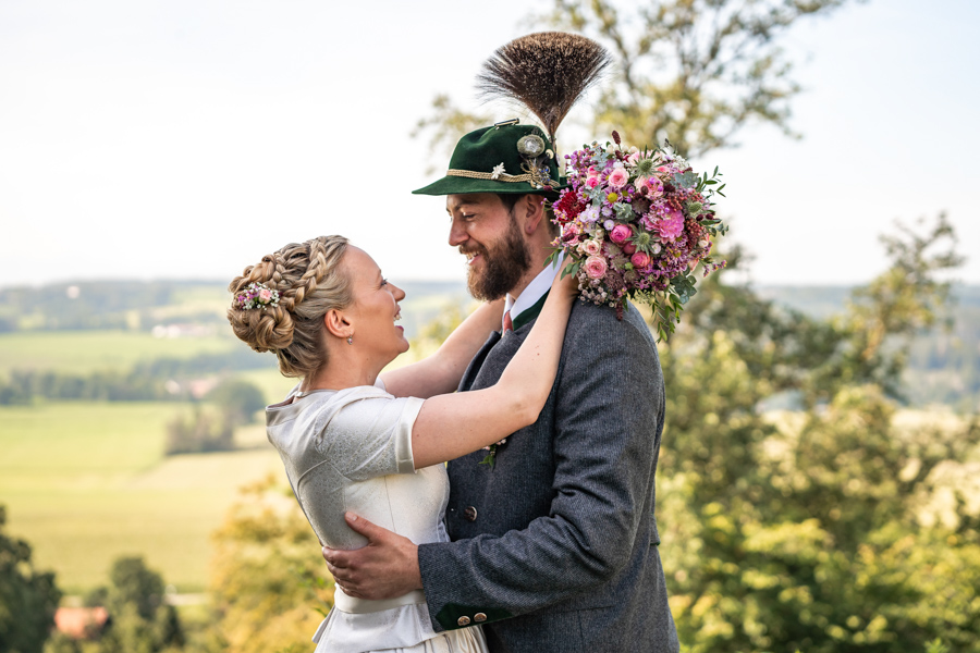 Hochzeitsreportage im Bayerischen Voralpenland Brautpaar