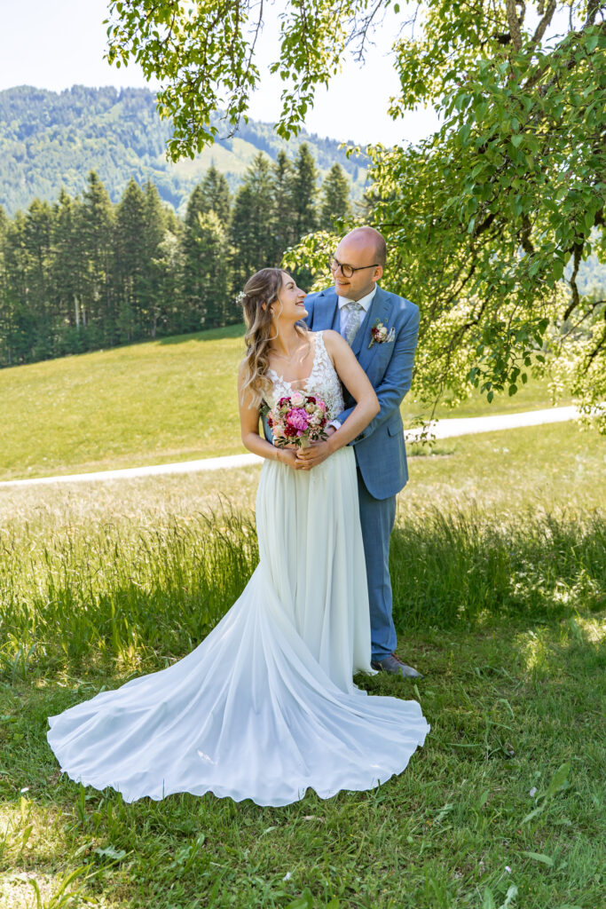 Braut und Bräutigam in der Natur